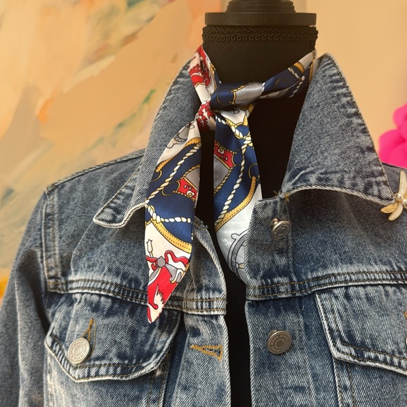 Denim Jacket with Lace Cotton Trim. Lion broach included. - Picture 3 of 14